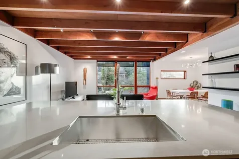 209 12th Ave E Seattle WA 98102