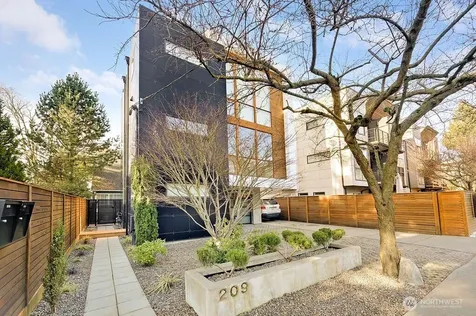 209 12th Ave E Seattle WA 98102