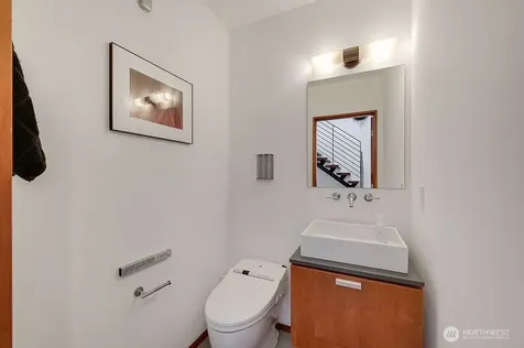 209 12th Ave E Seattle WA 98102