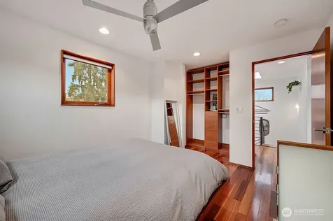 209 12th Ave E Seattle WA 98102