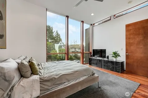 209 12th Ave E Seattle WA 98102