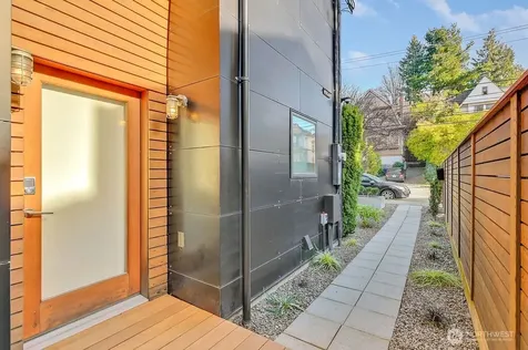 209 12th Ave E Seattle WA 98102