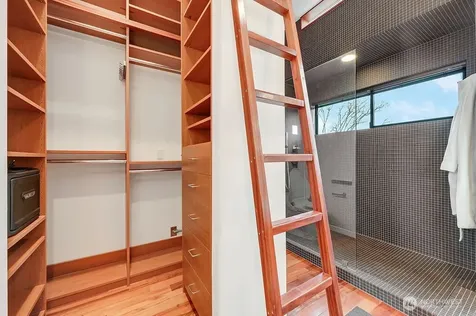 209 12th Ave E Seattle WA 98102