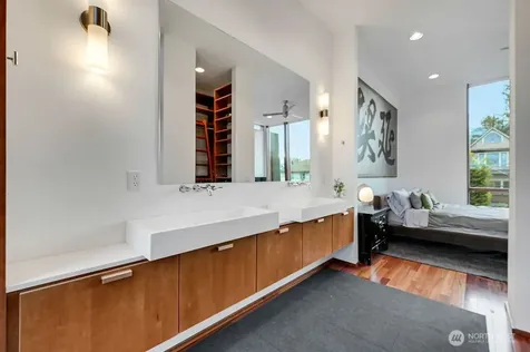 209 12th Ave E Seattle WA 98102