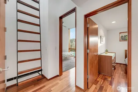 209 12th Ave E Seattle WA 98102