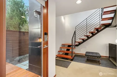 209 12th Ave E Seattle WA 98102