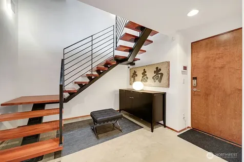 209 12th Ave E Seattle WA 98102