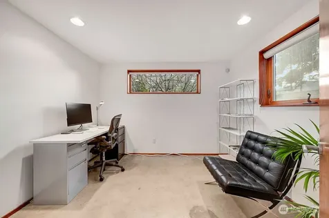 209 12th Ave E Seattle WA 98102