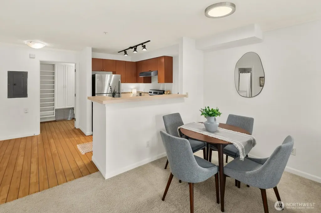 621 5 Avenue N Seattle WA 98109