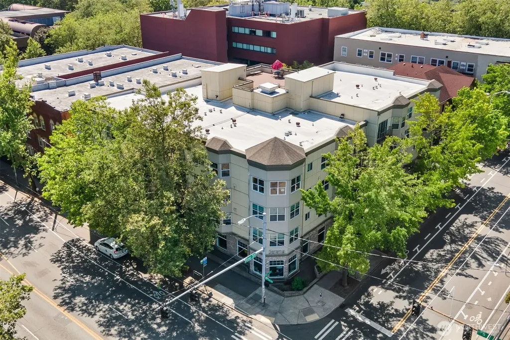 621 5 Avenue N Seattle WA 98109