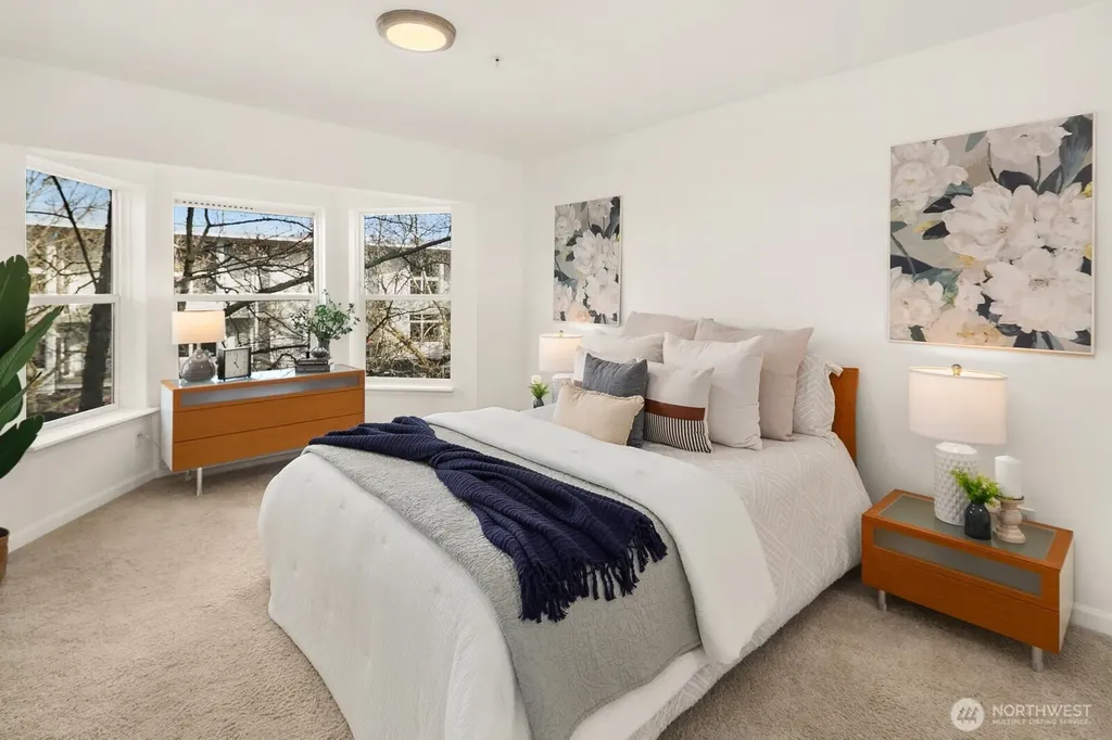621 5 Avenue N Seattle WA 98109