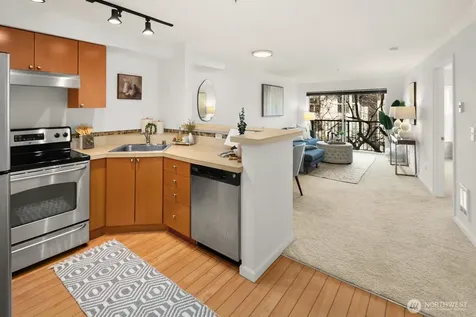 621 5 Avenue N Seattle WA 98109