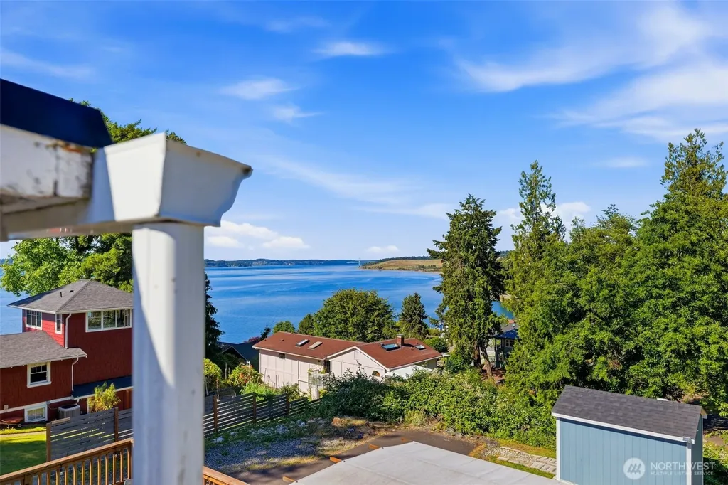 303 Puyallup Street Steilacoom WA 98388