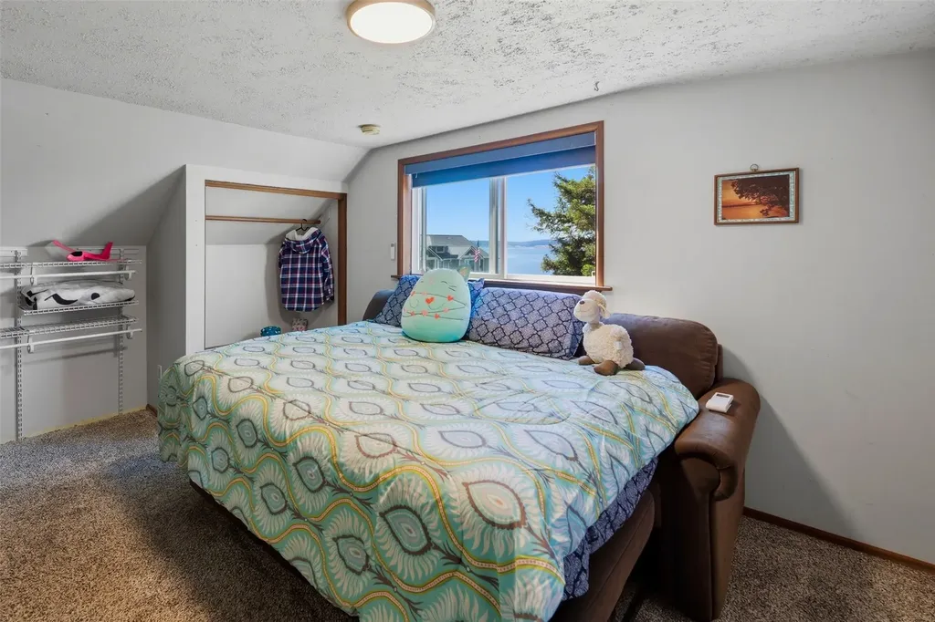 303 Puyallup Street Steilacoom WA 98388