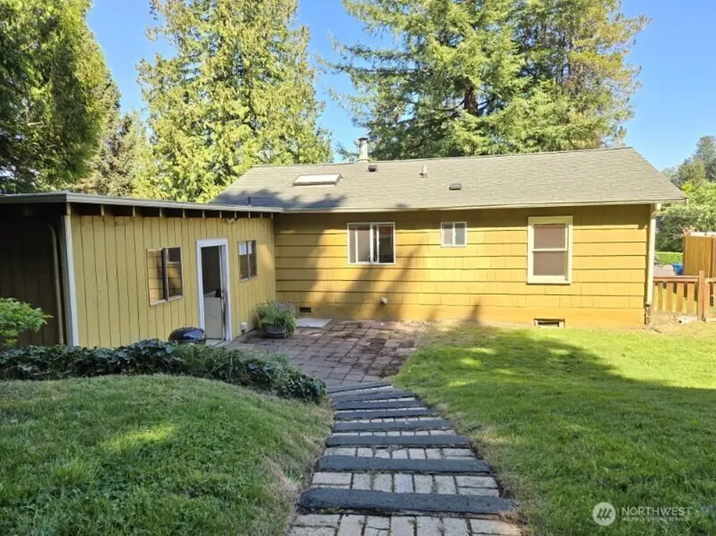 17017 10th Avenue NE Shoreline WA 98155