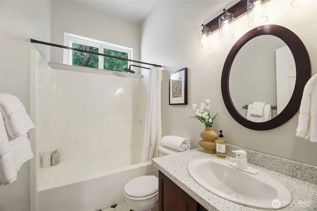 5064 Beach Drive SW Seattle WA 98136