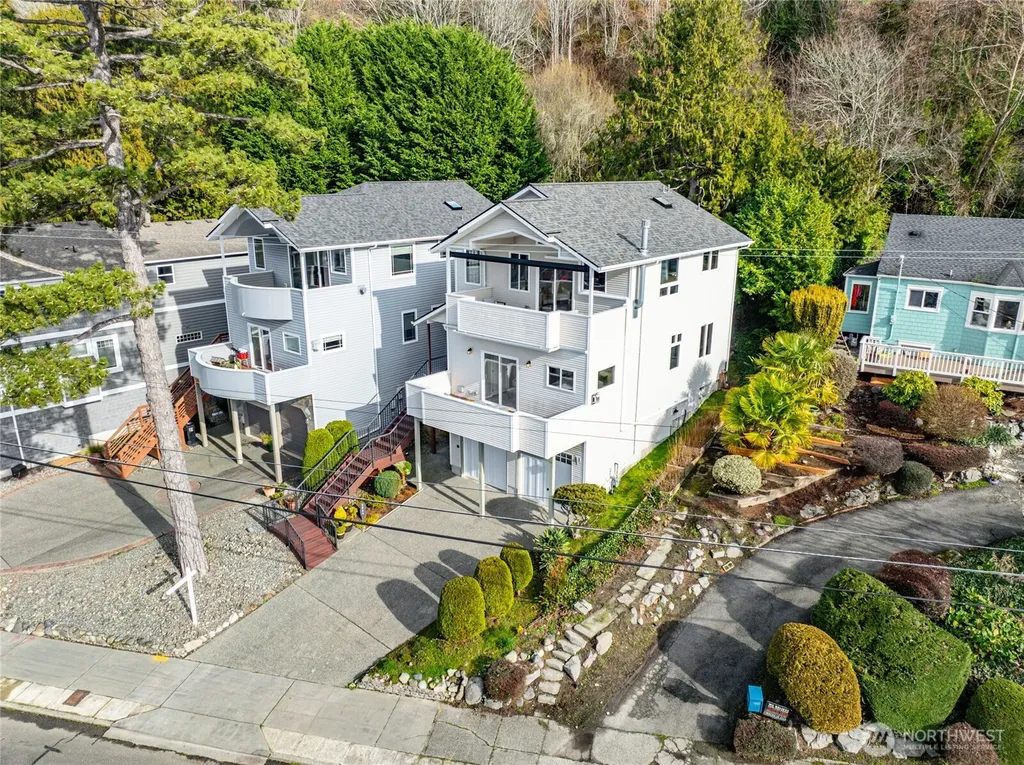 5064 Beach Drive SW Seattle WA 98136