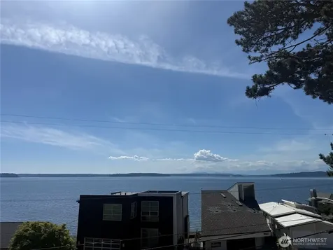5064 Beach Drive SW Seattle WA 98136