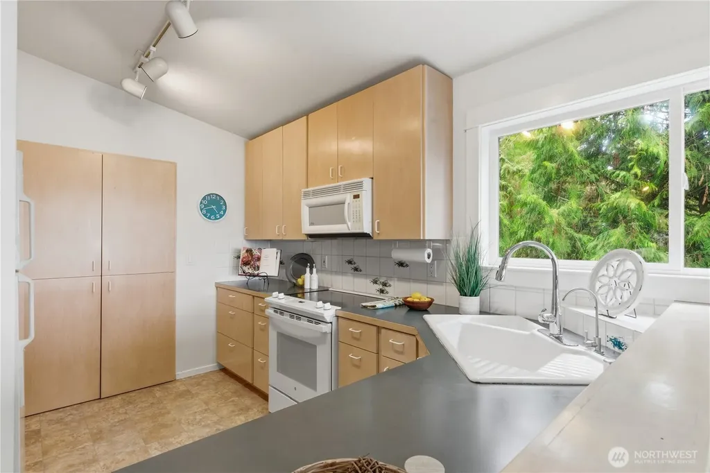 610 Tala Shore Drive Port Ludlow WA 98365