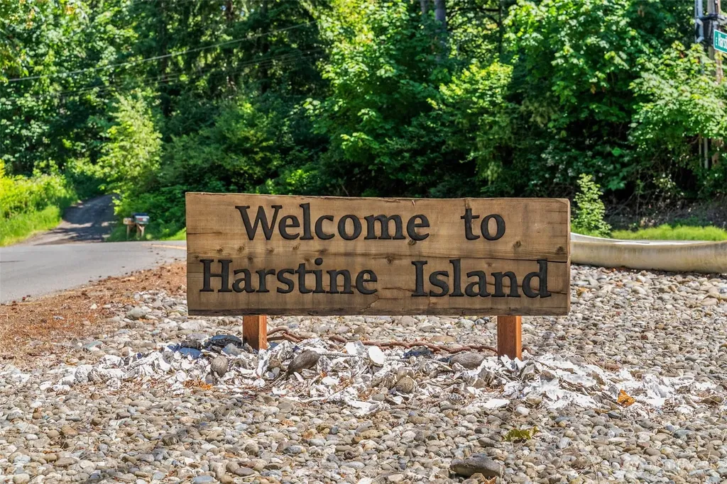 2561 E Harstine Island Road N Shelton WA 98584