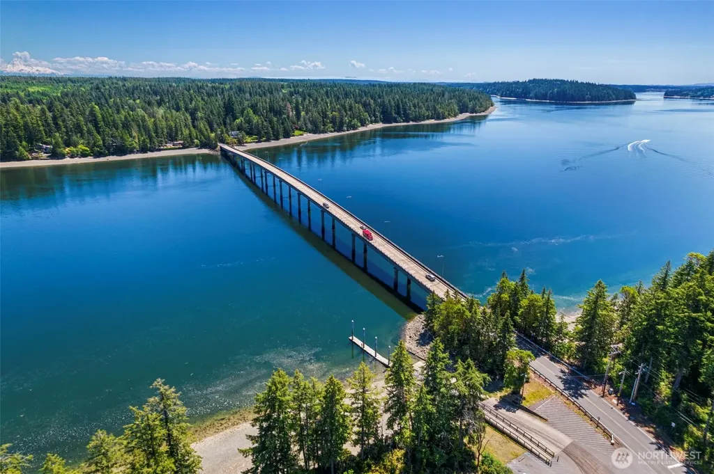 2561 E Harstine Island Road N Shelton WA 98584