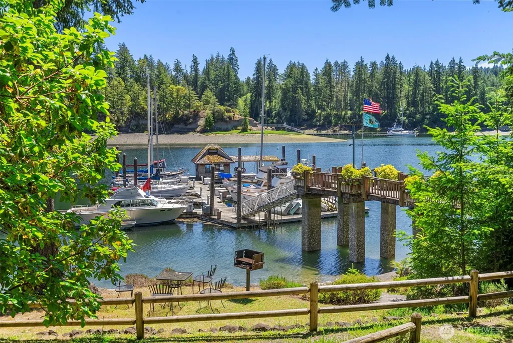 2561 E Harstine Island Road N Shelton WA 98584