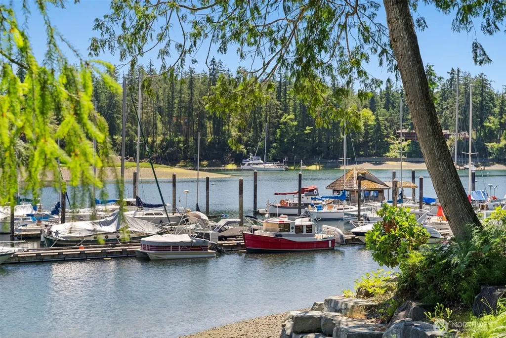2561 E Harstine Island Road N Shelton WA 98584