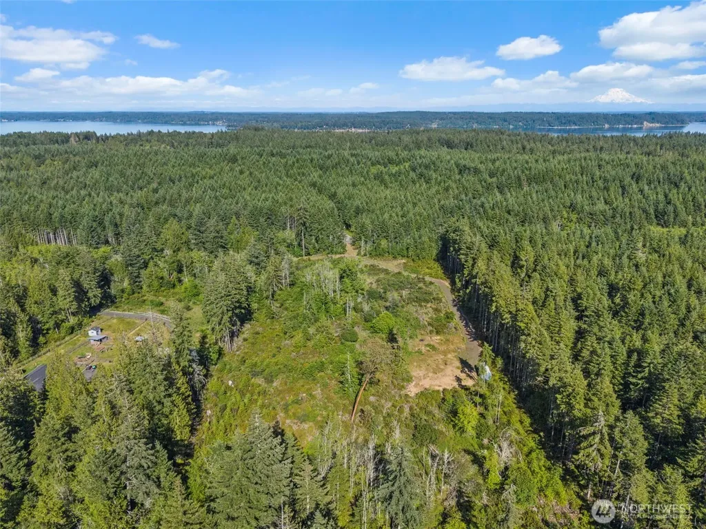 2561 E Harstine Island Road N Shelton WA 98584