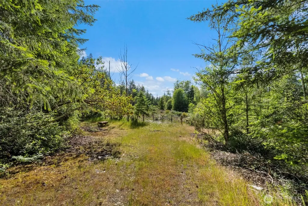 2561 E Harstine Island Road N Shelton WA 98584