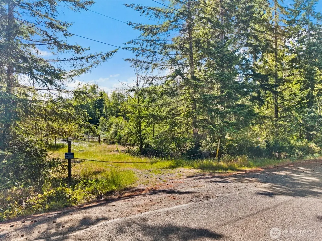 2561 E Harstine Island Road N Shelton WA 98584