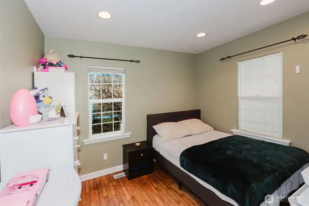 1342 N Montgomery Avenue Bremerton WA 98312