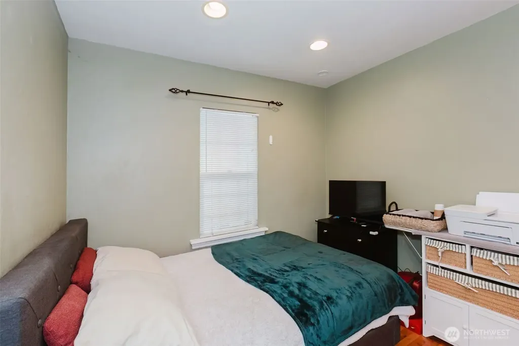 1342 N Montgomery Avenue Bremerton WA 98312