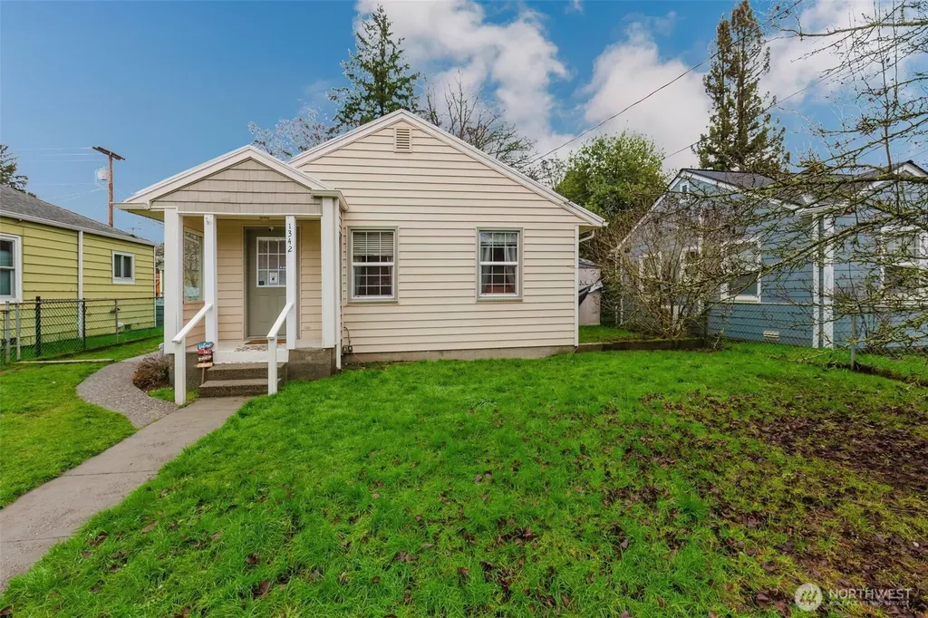 1342 N Montgomery Avenue Bremerton WA 98312