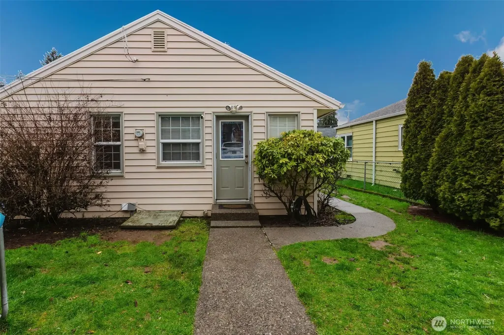 1342 N Montgomery Avenue Bremerton WA 98312