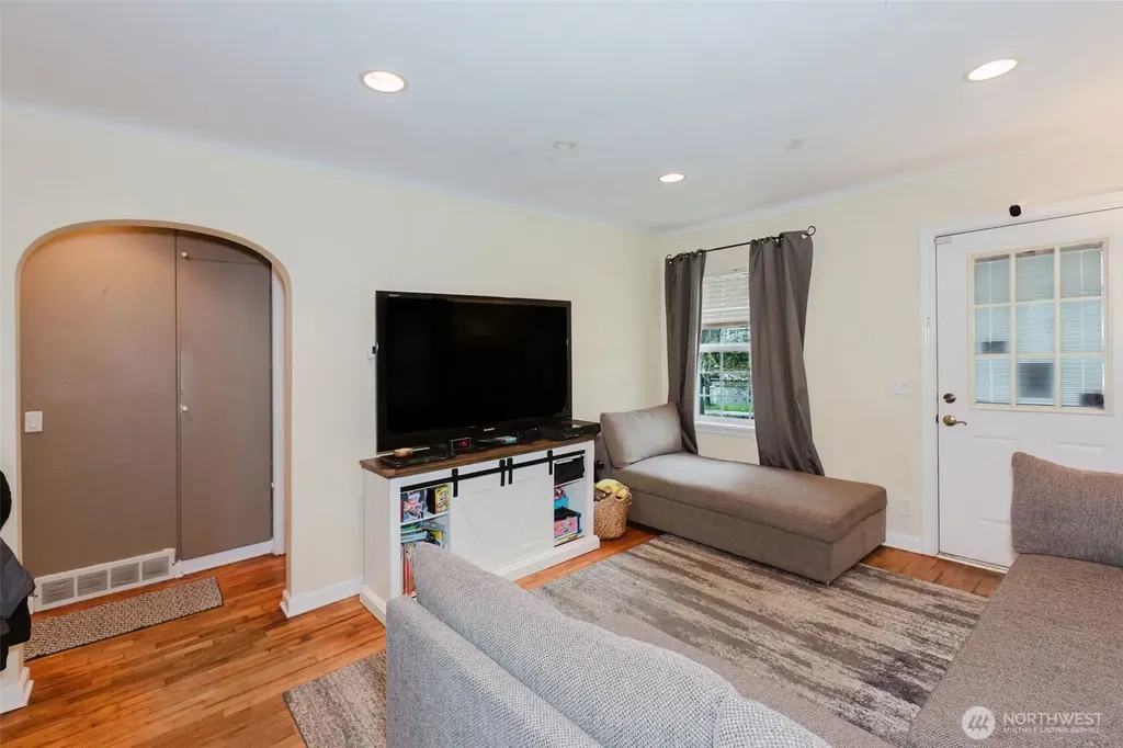 1342 N Montgomery Avenue Bremerton WA 98312
