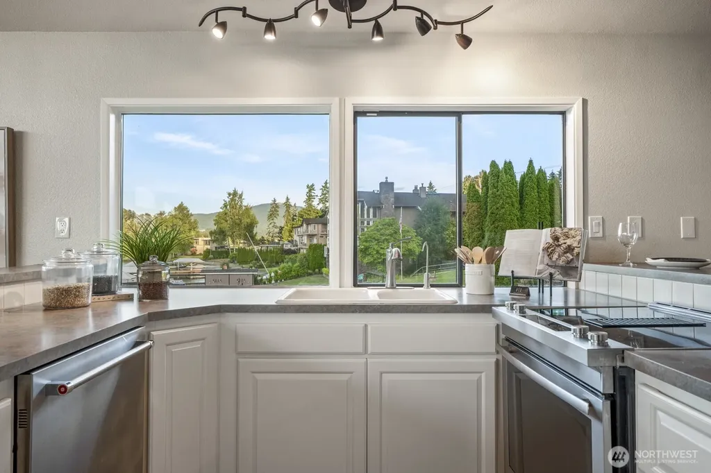 5110 NW Sammamish Road Issaquah WA 98027