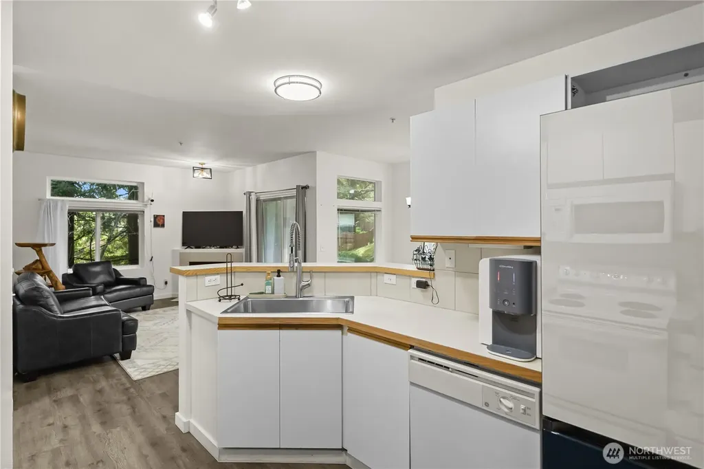 21920 42nd Avenue S Kent WA 98032