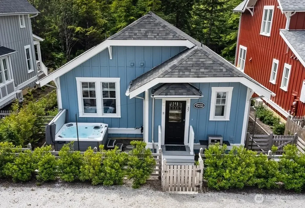 37 Elk Creek Loop Pacific Beach WA 98571