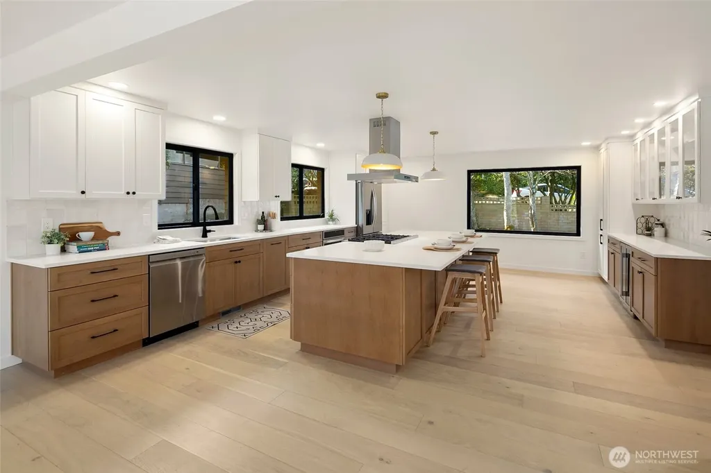 16040 36th Avenue NE Lake Forest Park WA 98155