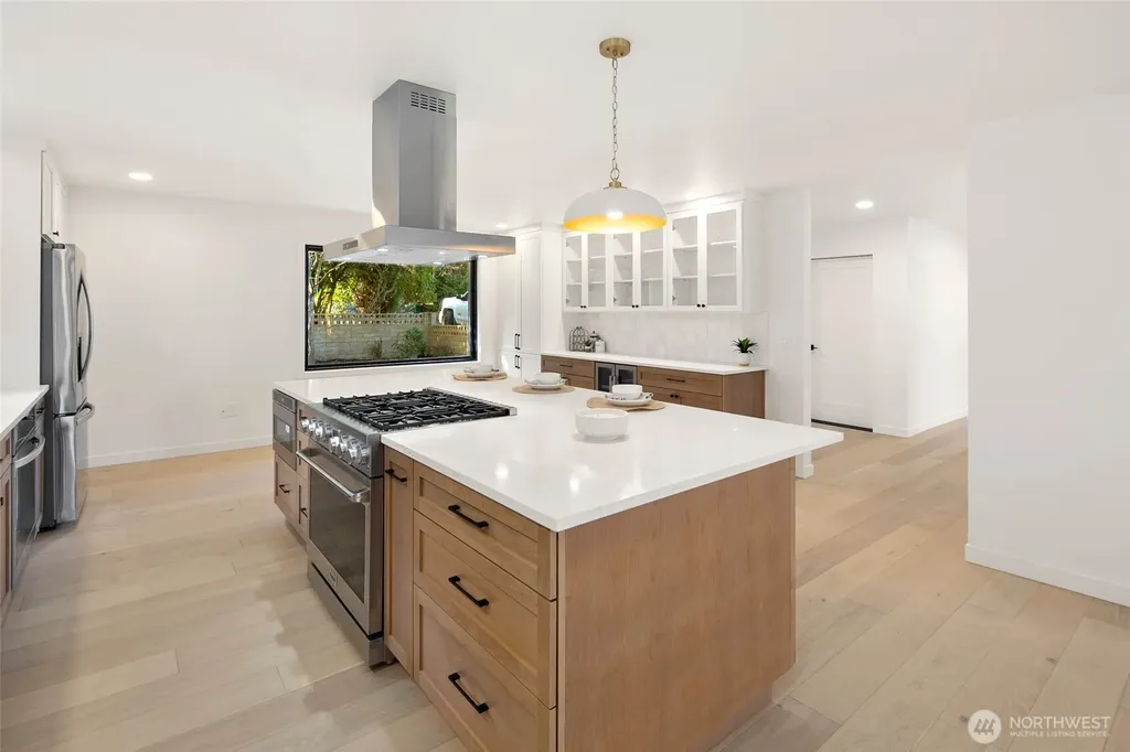 16040 36th Avenue NE Lake Forest Park WA 98155