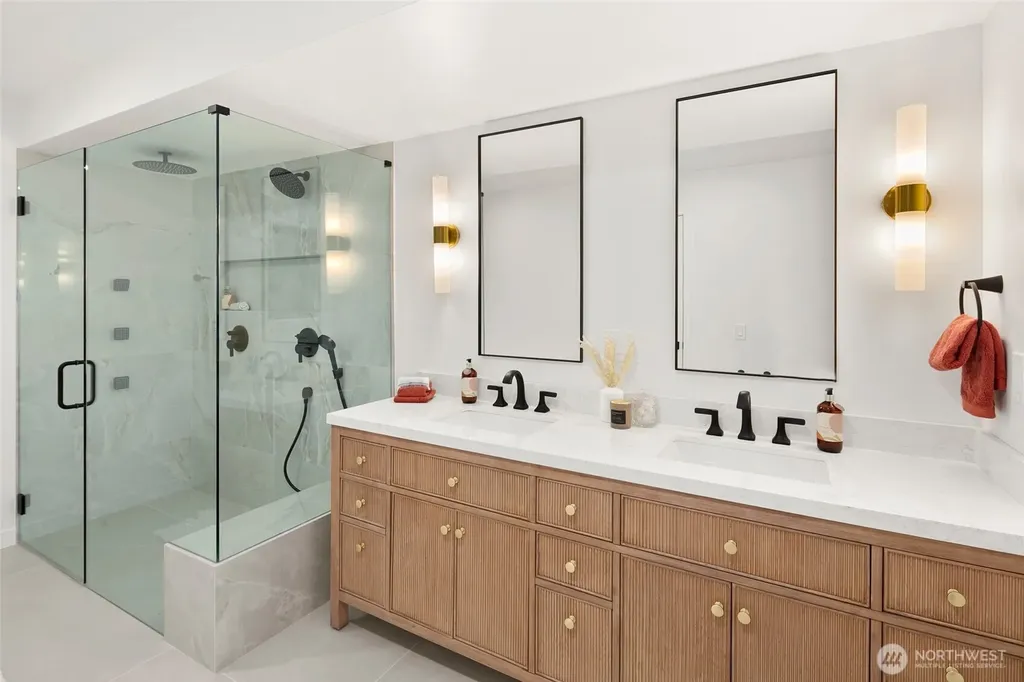 16040 36th Avenue NE Lake Forest Park WA 98155