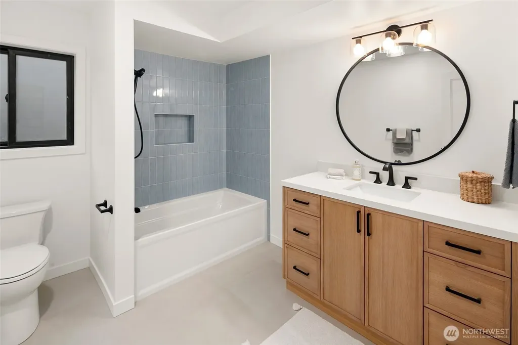16040 36th Avenue NE Lake Forest Park WA 98155