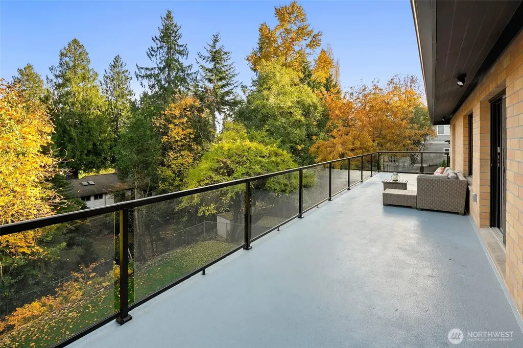 16040 36th Avenue NE Lake Forest Park WA 98155