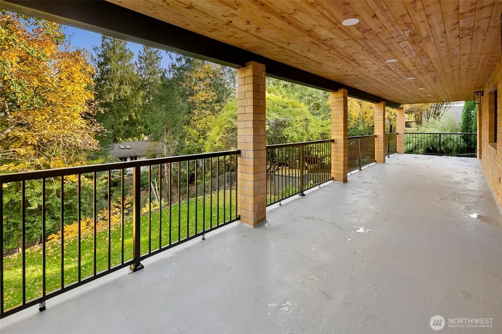 16040 36th Avenue NE Lake Forest Park WA 98155