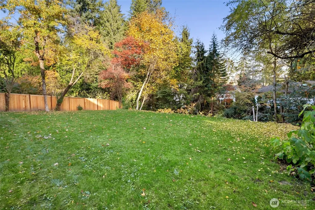 16040 36th Avenue NE Lake Forest Park WA 98155