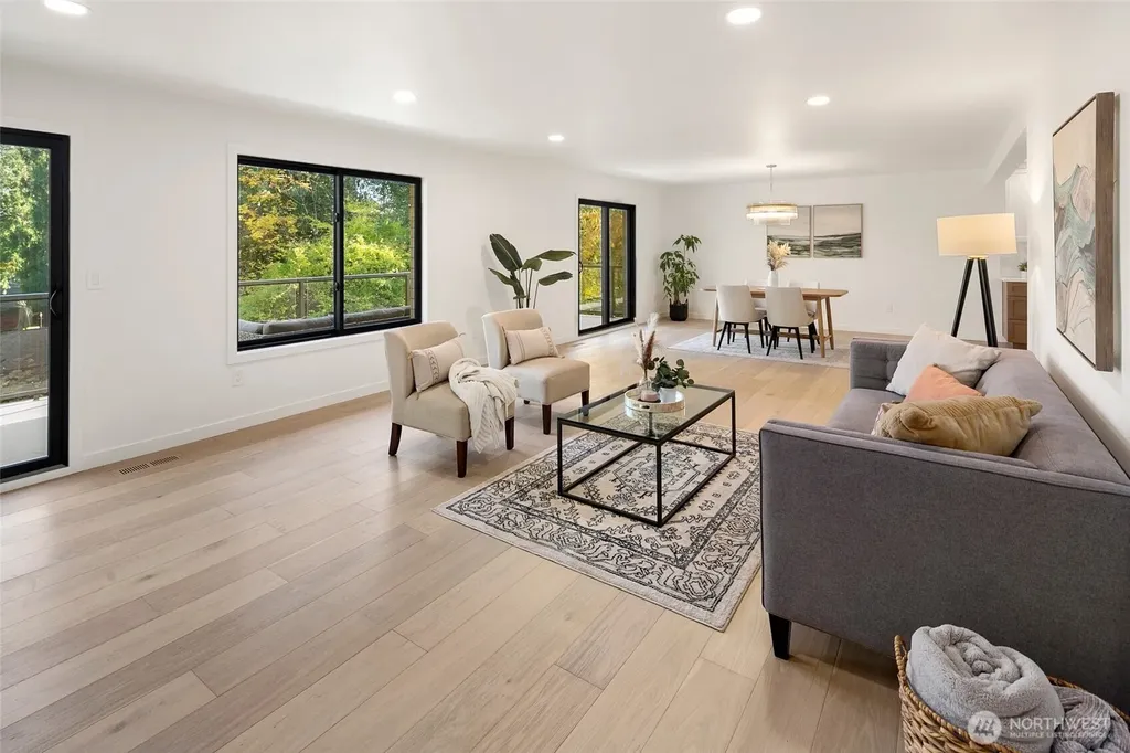 16040 36th Avenue NE Lake Forest Park WA 98155
