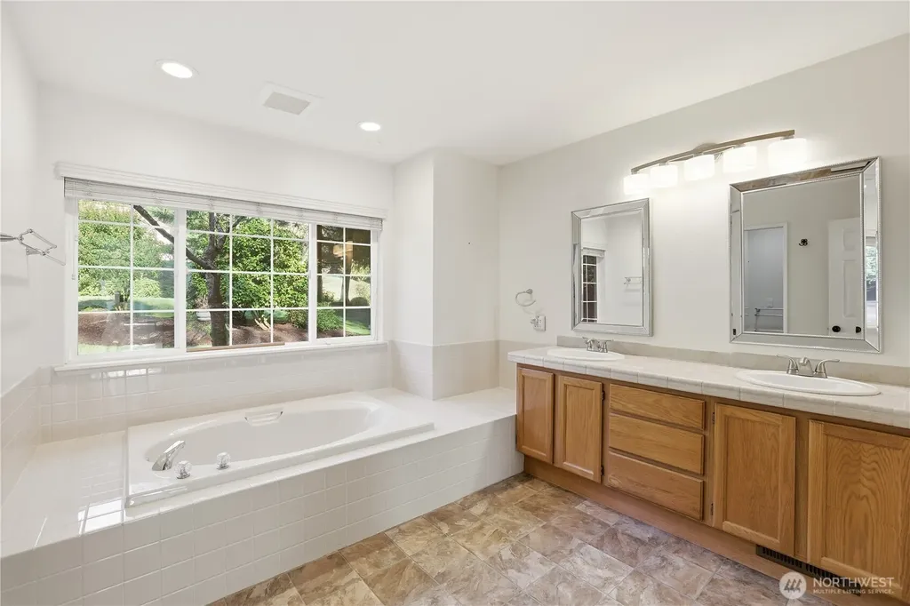4642 SE Parsons Green Court Port Orchard WA 98367