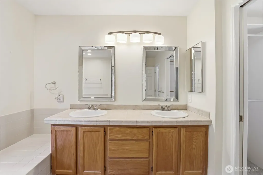 4642 SE Parsons Green Court Port Orchard WA 98367