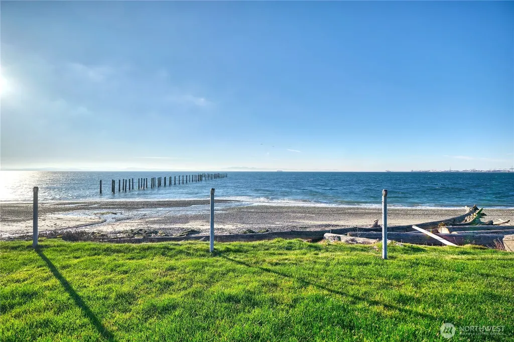 1334 Gulf Road Point Roberts WA 98281