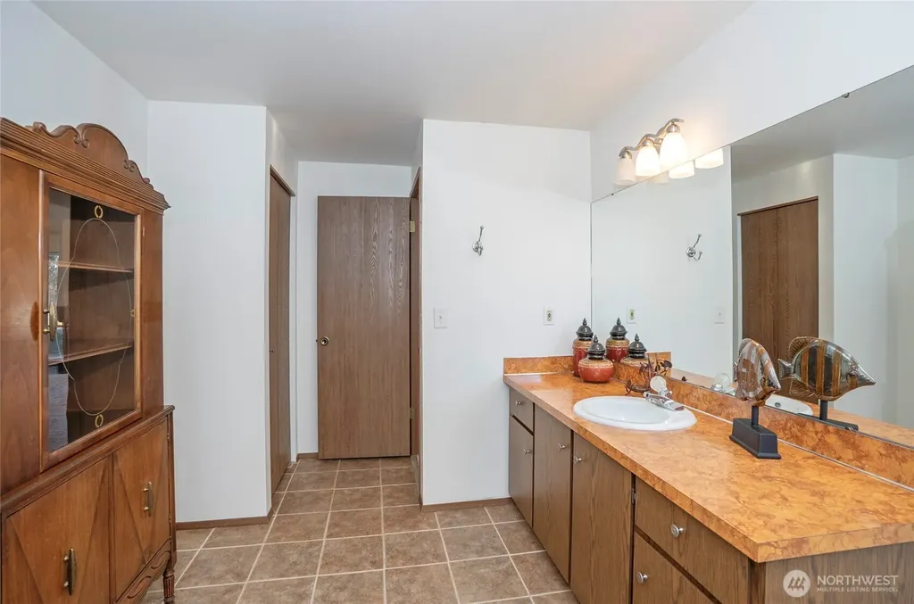 8401 Amber Drive SW Lakewood WA 98498